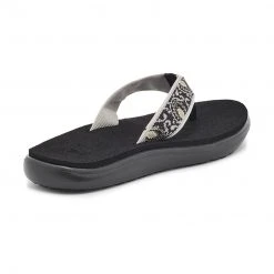 Teva Women's Voya Flip Sandal - Doria Black- Regular (B) 8 Teva Women's Voya Flip Sandal - Doria Black- Regular (B)
