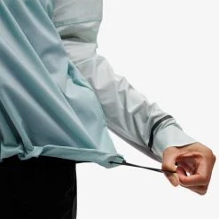 On Running Women's Weather Jacket - Surf/Sea Jackets & Vests