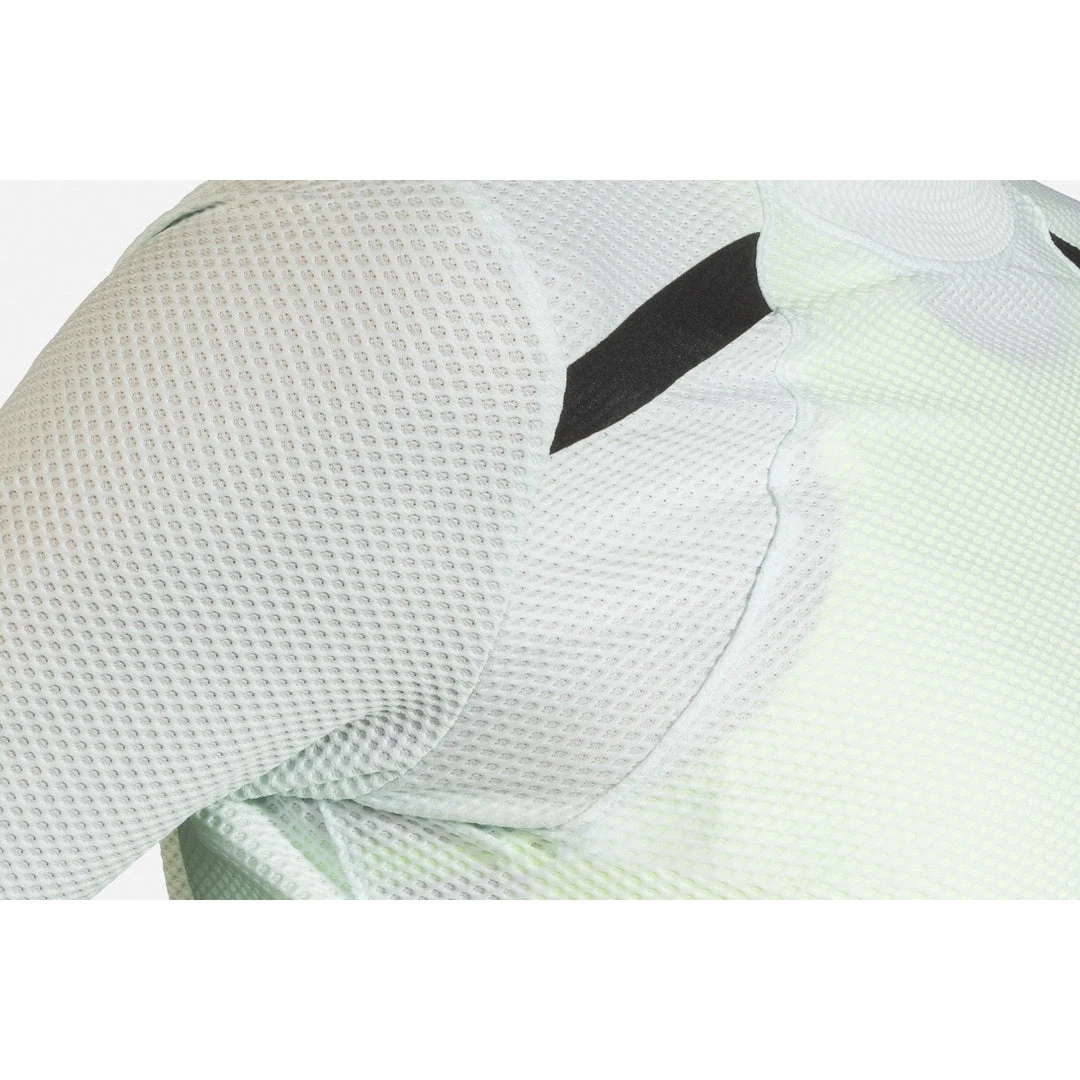 Brooks Women's Carbonite Long Sleeve Top - Icy Grey/Nightlife Tops 7 Brooks Women's Carbonite Long Sleeve Top - Icy Grey/Nightlife Tops