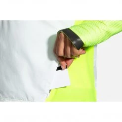 Brooks Women's Carbonite Vest - Icy Grey/Black/Nightlife Jackets & Vests