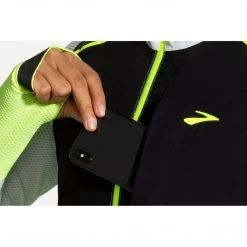 Brooks Women's Carbonite Vest - Icy Grey/Black/Nightlife Jackets & Vests