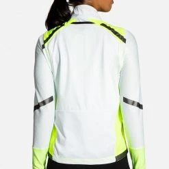 Brooks Women's Carbonite Vest - Icy Grey/Black/Nightlife Jackets & Vests