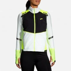 Brooks Women's Carbonite Vest - Icy Grey/Black/Nightlife Jackets & Vests