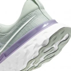 Nike Shoes Women's React Infinity Run 2 Running Shoe - White/Metallic Silver/Pure Platinum - Regular (B)