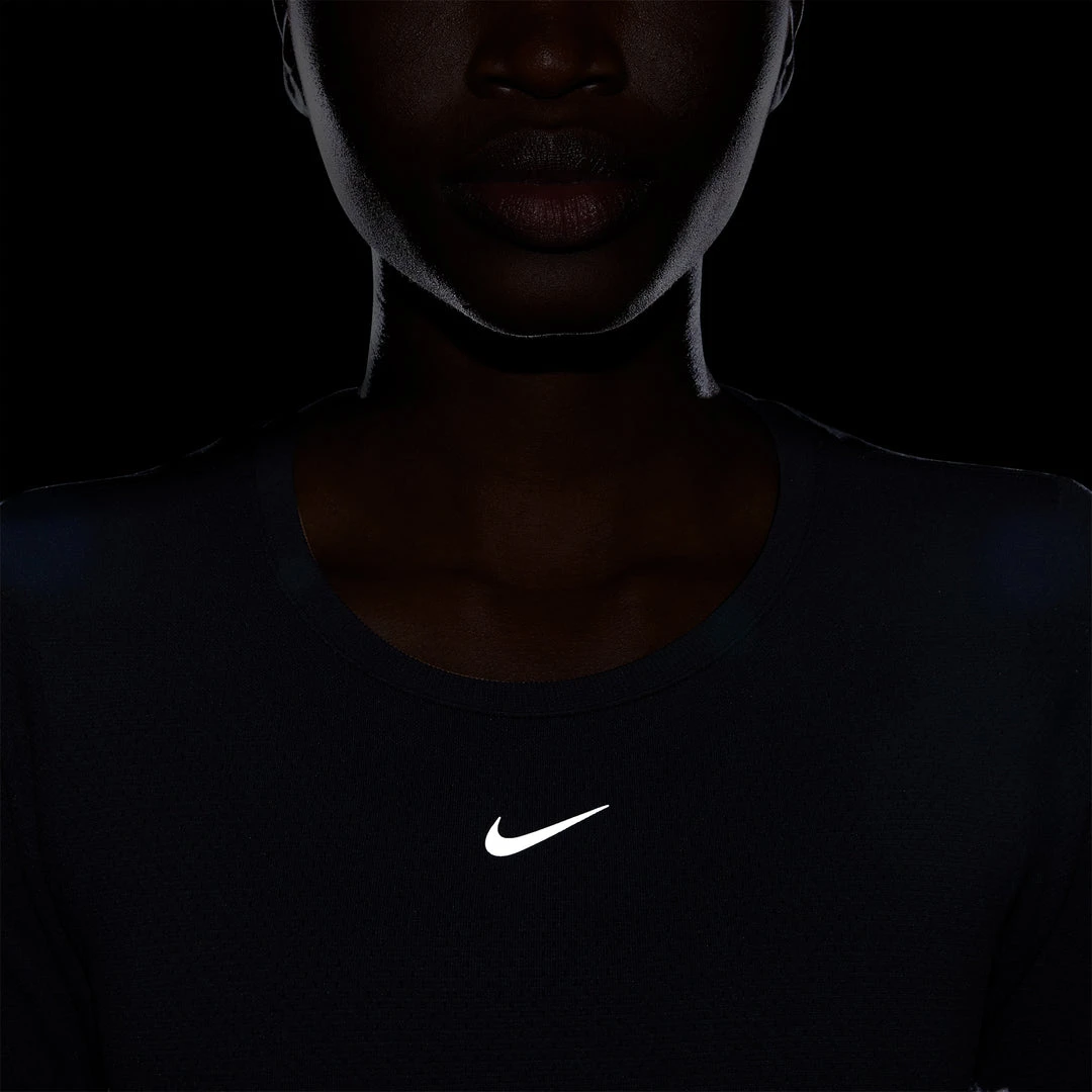 Tops Women's Nike Dri-FIT ADV Seamless Long Sleeve Top - Black/Reflective Silver 5 Tops Women's Nike Dri-FIT ADV Seamless Long Sleeve Top - Black/Reflective Silver