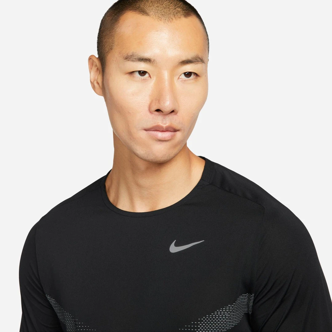 Men's Nike Dri-FIT Rise 365 Long-Sleeve Running Top - Black/Reflective Silver Apparel 3 Men's Nike Dri-FIT Rise 365 Long-Sleeve Running Top - Black/Reflective Silver Apparel
