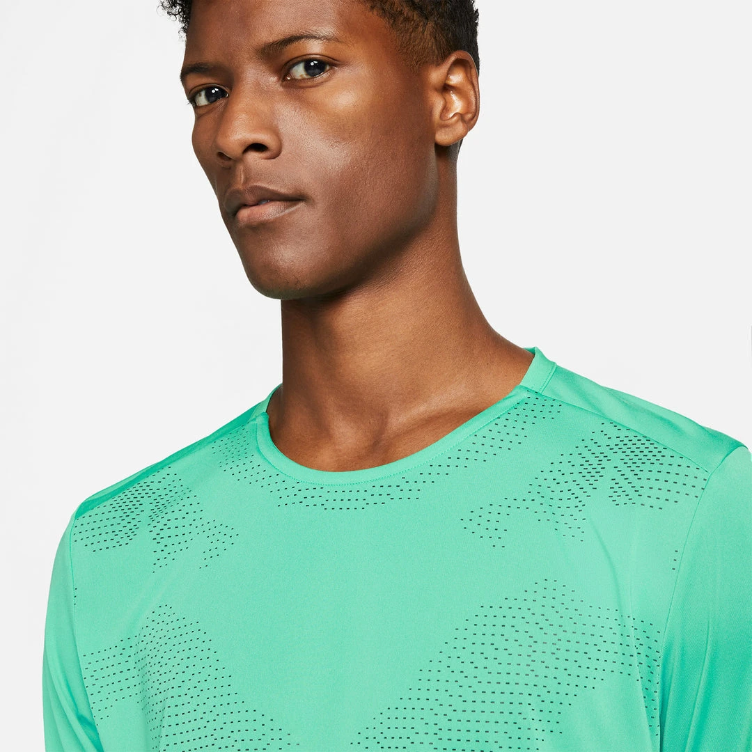 Men's Nike Dri-FIT Rise 365 Short-Sleeve Running Top - Roma Green/Reflective Silver 4 Men's Nike Dri-FIT Rise 365 Short-Sleeve Running Top - Roma Green/Reflective Silver