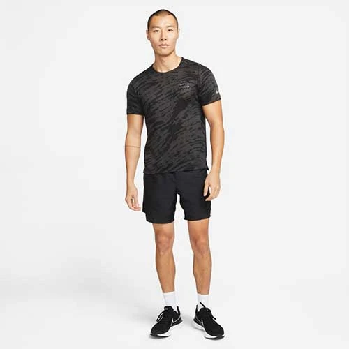 Men's Nike Dri-FIT Run Division Rise 365 Short Sleeve Running Top - Dk Smoke Apparel 2 Men's Nike Dri-FIT Run Division Rise 365 Short Sleeve Running Top - Dk Smoke Apparel
