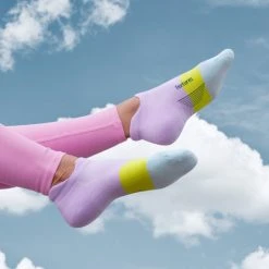 Feetures Unisex Elite Ultra Light No Show Tab Socks - Purple Orchid