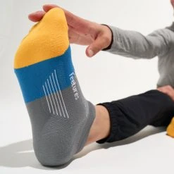 Feetures Unisex Elite Max Cushion No Show Tab Socks - Electric Gray 7 Feetures Unisex Elite Max Cushion No Show Tab Socks - Electric Gray