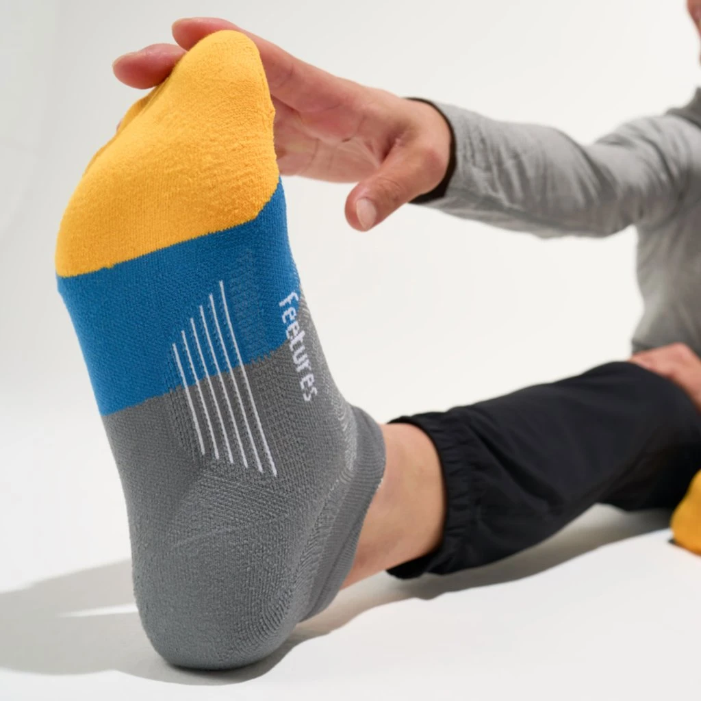 Feetures Unisex Elite Max Cushion No Show Tab Socks - Electric Gray 4 Feetures Unisex Elite Max Cushion No Show Tab Socks - Electric Gray