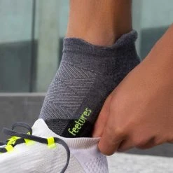 Feetures Unisex Elite Max Cushion No Show Tab - Glowing Gray Accessories 6 Feetures Unisex Elite Max Cushion No Show Tab - Glowing Gray Accessories