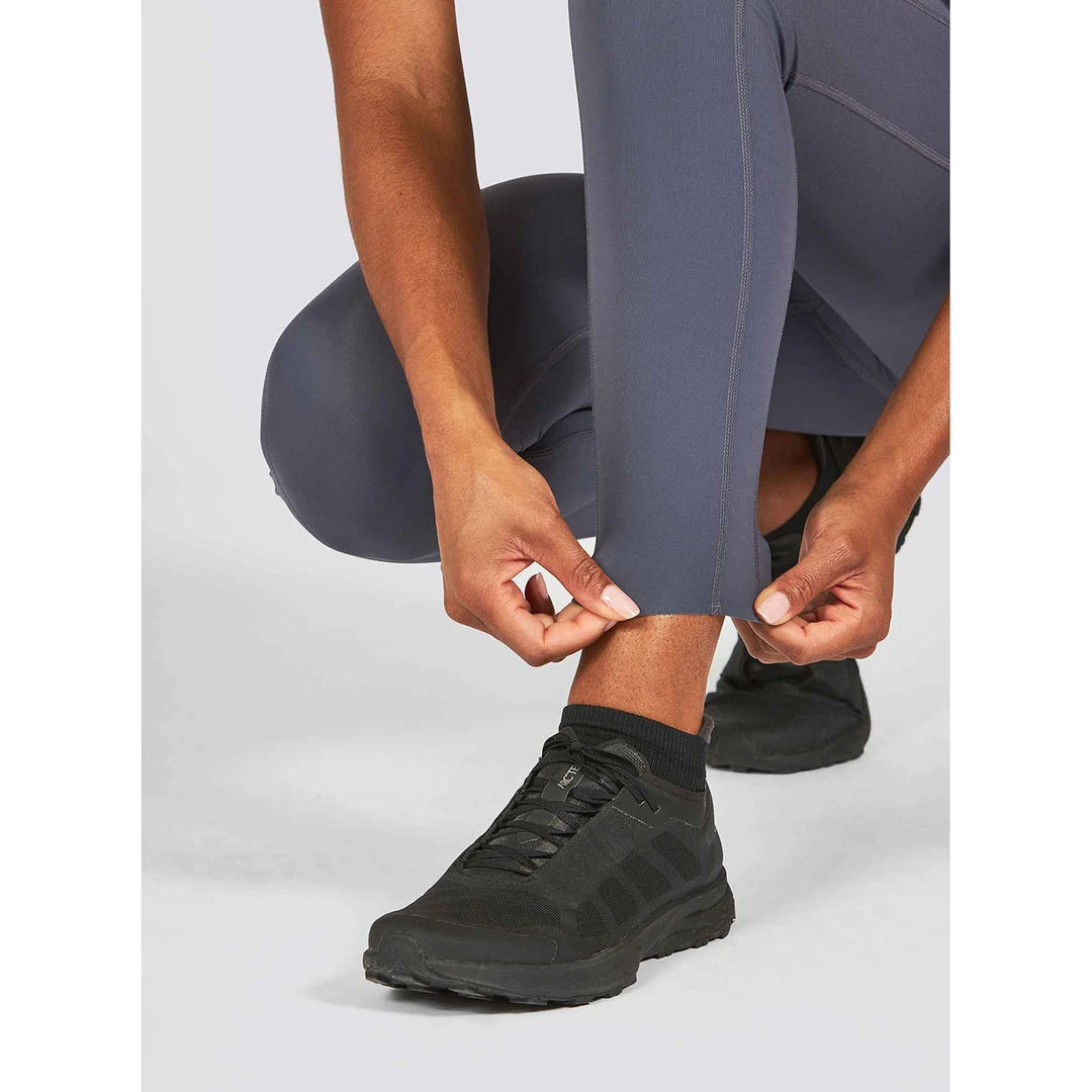 Janji Bottoms Women's 7/8 Groundwork Tight 2.0 - Obsidian 7 Janji Bottoms Women's 7/8 Groundwork Tight 2.0 - Obsidian