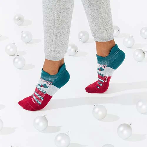 Feetures Unisex Elite Light Cushion No Show Tab Socks - Mistle Toe Green 3 Feetures Unisex Elite Light Cushion No Show Tab Socks - Mistle Toe Green