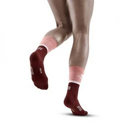 CEP Women's The Run Compression Mid Cut Socks 4.0 - Rose/Dark Red 9 CEP Women's The Run Compression Mid Cut Socks 4.0 - Rose/Dark Red