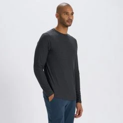 Vuori Men's Long Sleeve Strato Tech Tee - Charcoal Heather Tops