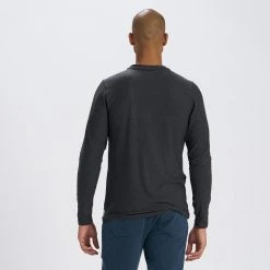 Vuori Men's Long Sleeve Strato Tech Tee - Charcoal Heather Tops