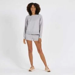 Vuori Women's Long-Sleeve Halo Crew - Pale Grey Heather
