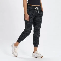 Vuori Bottoms Women's Performance Jogger - Black Camo