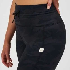 Vuori Women's Daily Legging - Black Camo