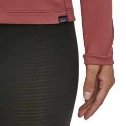 Patagonia Tops Women's Capilene® Midweight Crew - Rosehip 7 Patagonia Tops Women's Capilene® Midweight Crew - Rosehip