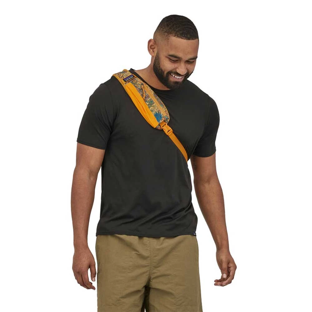 Patagonia Bags Atom Sling 8L - Canyon Hike: Saffron 2 Patagonia Bags Atom Sling 8L - Canyon Hike: Saffron