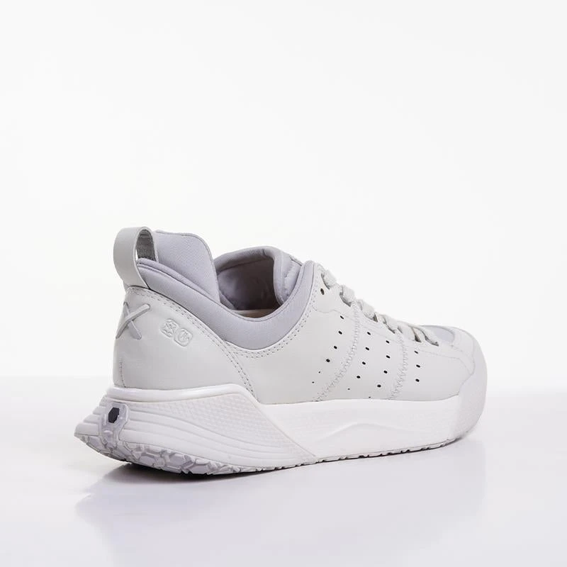Deckers Lab Women's X-SCAPE NBK Low Sneaker - Blanc/Light Grey - Regular (B) 2 Deckers Lab Women's X-SCAPE NBK Low Sneaker - Blanc/Light Grey - Regular (B)