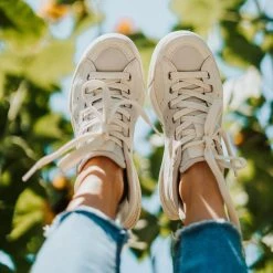 Deckers Lab Women's X-SCAPE NBK Low Sneaker - Blanc/Light Grey - Regular (B) 17 Deckers Lab Women's X-SCAPE NBK Low Sneaker - Blanc/Light Grey - Regular (B)