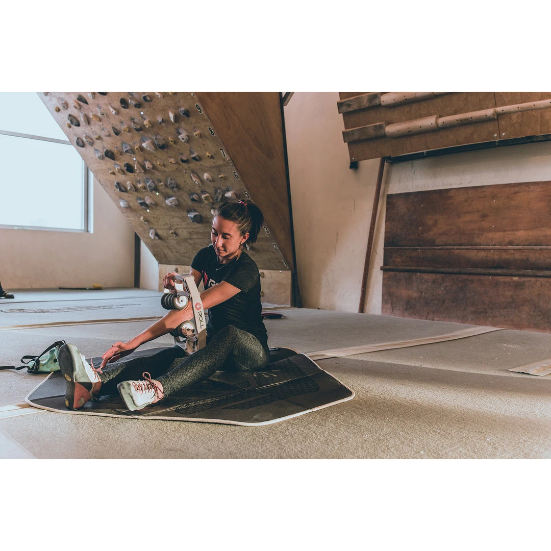 ROLL Recovery Injury Prevention & Recovery R8 Deep Tissue Massage Roller - Alpine White 7 ROLL Recovery Injury Prevention & Recovery R8 Deep Tissue Massage Roller - Alpine White